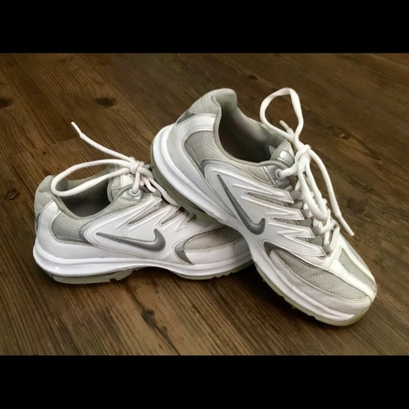 Nike Golf shoes 🎉HOST PICK🎉 - Picture 2 of 3